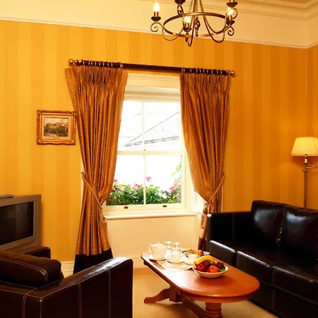 Gleeson's 3* روسكومون