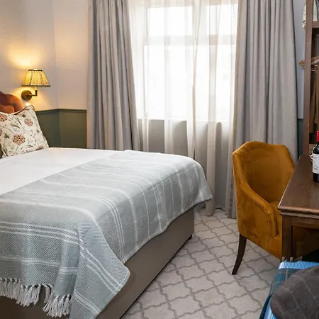 Gleeson's Guest house 3*