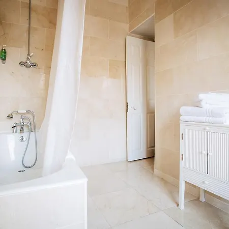 Gleeson's Restaurant &